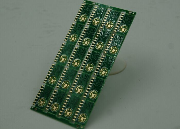 PCB de doble cara con tratamiento de superficie de inmersión de oro pantalla de seda blanca / negra 1,6 mm 0,075 mm Min Hole Dia
