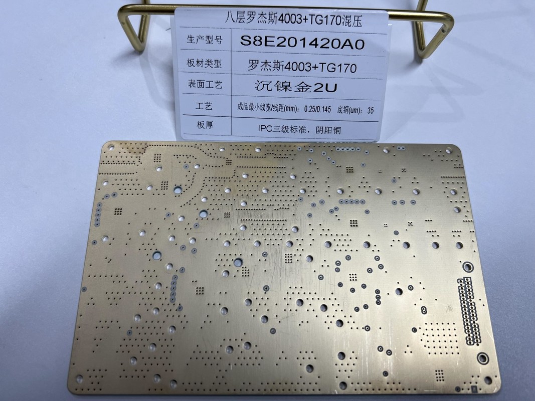 Rogers PCB laminado con conductividad térmica de 0,24 W/m-K y constante dieléctrica de 3,48