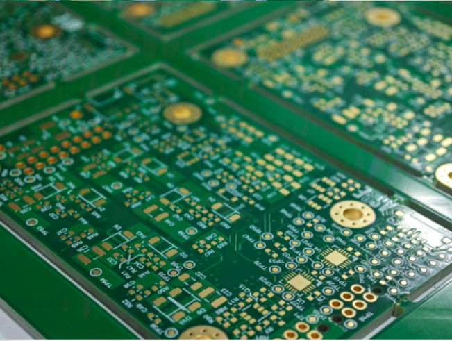 El espesor del tablero es de 0,2 mm-6.00 mm 8mil-126mil de alta densidad