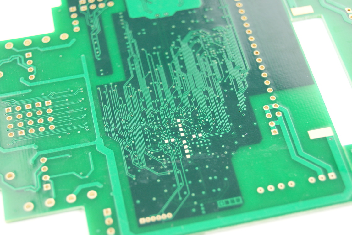 Placa de circuito impreso multicapa estándar IPC-A-610 D con montaje de orificios pasantes y tecnología de montaje superficial